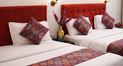 Saffron Inn - India Expo Mart Room Type - Family Suite